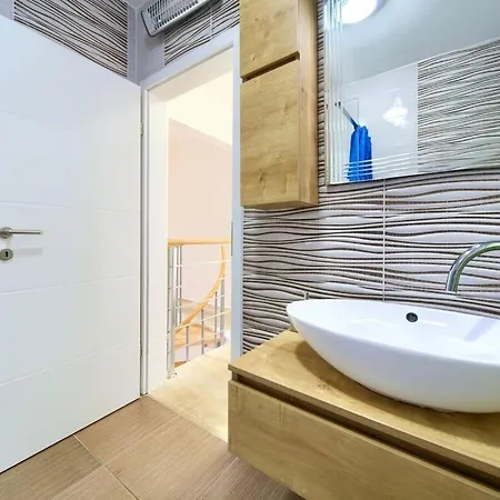 Vinodol Comfortable Vila *