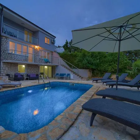 Vinodol Comfortable Villa *