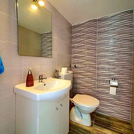 Vinodol Comfortable Villa *
