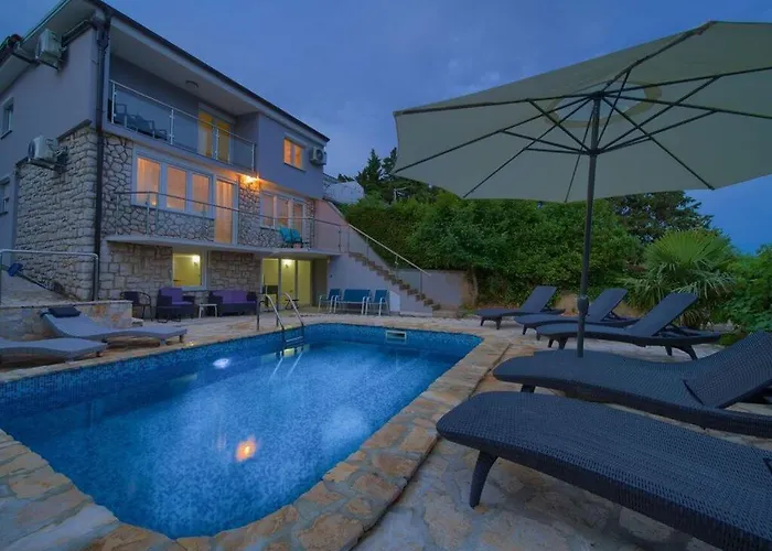 Vinodol Comfortable Villa *